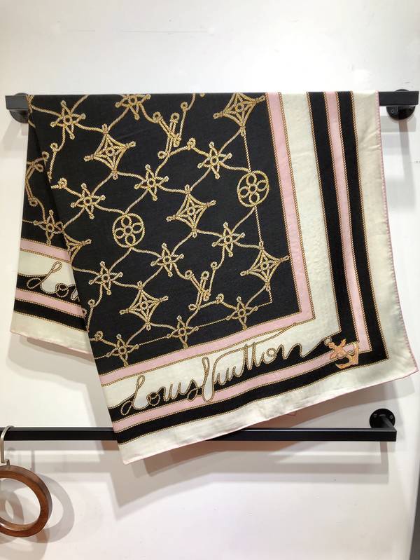 Louis Vuitton Scarf LVC00571